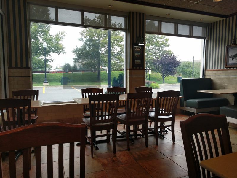Kelly's Roast Beef interior