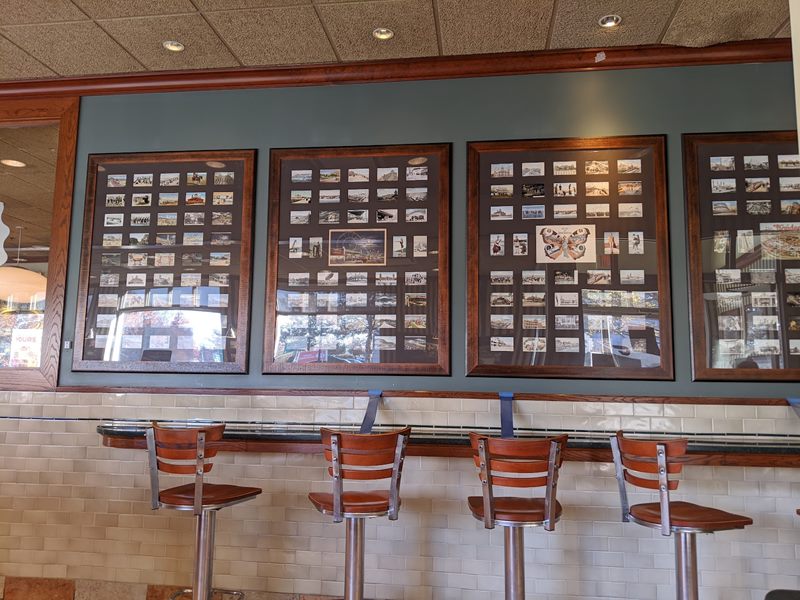 Kelly's Roast Beef interior